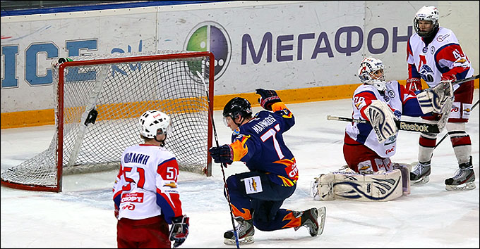 17 марта 2012 года. Магнитогорск. Плей-офф чемпионата МХЛ. 1/8 финала. "Стальные Лисы" — "Локо" — 6:2 17 марта 2012 года. Магнитогорск. Плей-офф чемпионата МХЛ. 1/8 финала. "Стальные Лисы" — "Локо" — 6:2