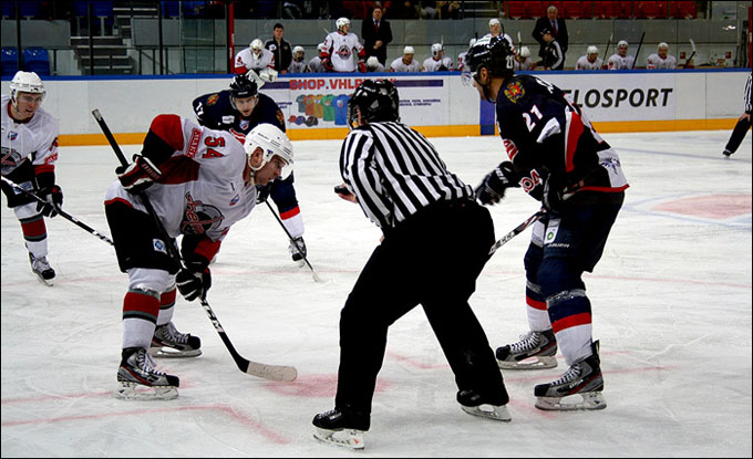 13 ноября 2012 года. Красноярск. Регулярный чемпионат ВХЛ. "Сокол" — "Челмет" — 0:2 13 ноября 2012 года. Красноярск. Регулярный чемпионат ВХЛ. "Сокол" — "Челмет" — 0:2