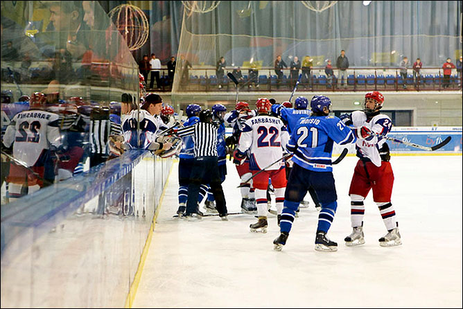 23.04.2010. Чемпионат мира U-18. Россия - Финляндия - 1:5. Фото 03. 23.04.2010. Чемпионат мира U-18. Россия - Финляндия - 1:5. Фото 03.