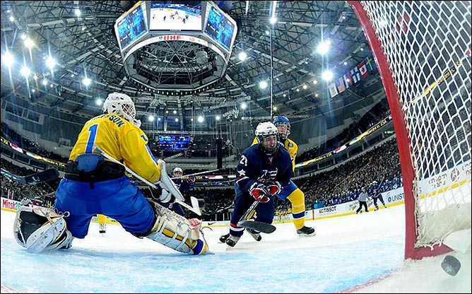 23.04.2010. Хоккей. Чемпионат мира U-18. Финал. США - Швеция - 3:1. Фото 02. 23.04.2010. Хоккей. Чемпионат мира U-18. Финал. США - Швеция - 3:1. Фото 02.