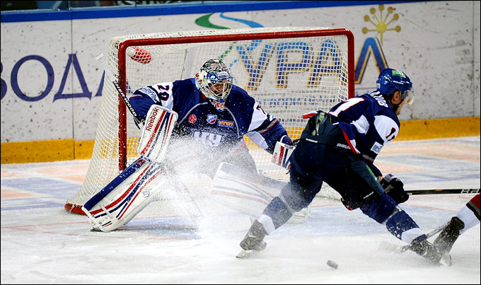 10 октября 2012 года. Орск. Регулярный чемпионат ВХЛ. "Южный Урал" — "Челмет" — 4:1 10 октября 2012 года. Орск. Регулярный чемпионат ВХЛ. "Южный Урал" — "Челмет" — 4:1