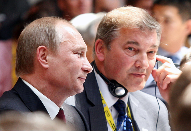 Российская делегация: Владимир Путин и Владислав Третьяк. Российская делегация: Владимир Путин и Владислав Третьяк.