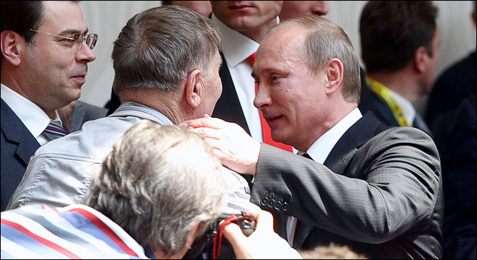 В кулуарах конгресса ИИХФ. Владимир Путин и Виктор Тихонов. В кулуарах конгресса ИИХФ. Владимир Путин и Виктор Тихонов.