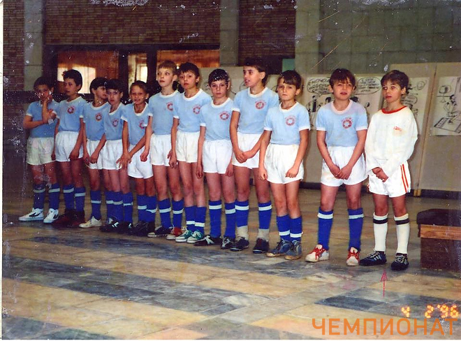Роман Шишкин — крайний справа (в белом) Роман Шишкин — крайний справа (в белом)