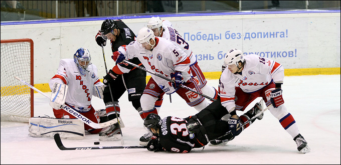15 октября 2012 года. Челябинск. Регулярный чемпионат ВХЛ. "Челмет" — "Юность" — 1:2 (ПБ) 15 октября 2012 года. Челябинск. Регулярный чемпионат ВХЛ. "Челмет" — "Юность" — 1:2 (ПБ)