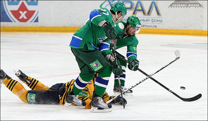 15 января 2011 года. Регулярный чемпионат КХЛ. Уфа. "Салават Юлаев" - "Атлант" - 4:3. 15 января 2011 года. Регулярный чемпионат КХЛ. Уфа. "Салават Юлаев" - "Атлант" - 4:3.