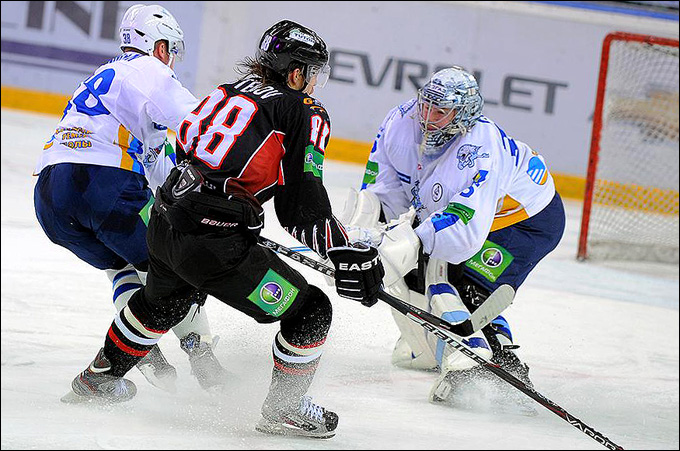 9 января 2012 года. Омск. Регулярный чемпионат КХЛ. "Авангард" — "Барыс" — 4:2 9 января 2012 года. Омск. Регулярный чемпионат КХЛ. "Авангард" — "Барыс" — 4:2