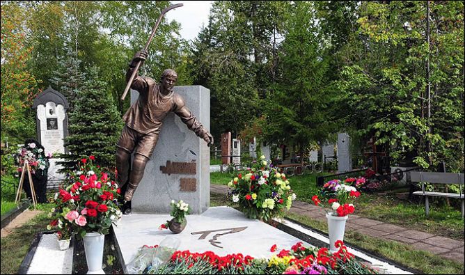 Леша, мы тебя помним... Леша, мы тебя помним...