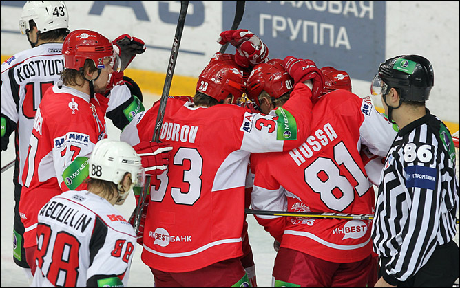 30 ноября 2011 года. Сокольники. Регулярный чемпионат КХЛ. "Спартак" — "Автомобилист" — 5:2 30 ноября 2011 года. Сокольники. Регулярный чемпионат КХЛ. "Спартак" — "Автомобилист" — 5:2