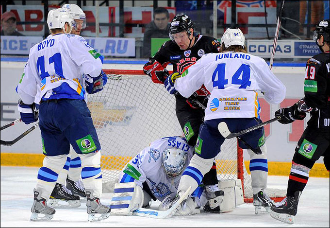 9 января 2012 года. Омск. Регулярный чемпионат КХЛ. "Авангард" — "Барыс" — 4:2 9 января 2012 года. Омск. Регулярный чемпионат КХЛ. "Авангард" — "Барыс" — 4:2