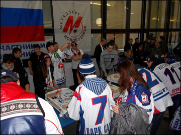 17 ноября 2013 года. Новокузнецк. Перед матчем — турнир по настольному хоккею 17 ноября 2013 года. Новокузнецк. Перед матчем — турнир по настольному хоккею