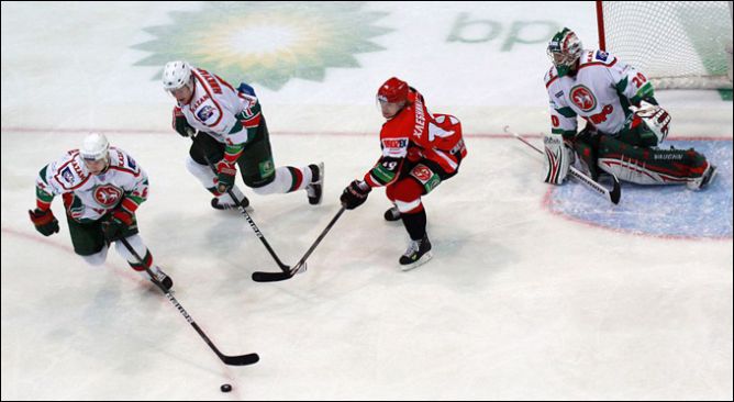 17 января 2011 года. Регулярный чемпионат КХЛ. Екатеринбург. "Автомобилист" - "Ак Барс" - 2:4. 17 января 2011 года. Регулярный чемпионат КХЛ. Екатеринбург. "Автомобилист" - "Ак Барс" - 2:4.