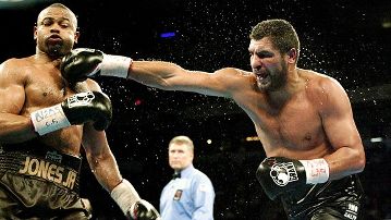 1 марта 2003 года. Соперник – Джон Руиз. Титул WBA в супертяжёлом весе. 1 марта 2003 года. Соперник – Джон Руиз. Титул WBA в супертяжёлом весе.
