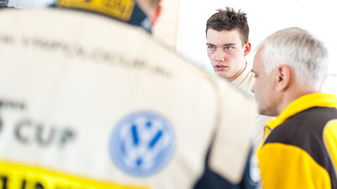 17-летний Денис Булатов, выступающий на VW Polo в классе «Туринг-лайт» 17-летний Денис Булатов, выступающий на VW Polo в классе «Туринг-лайт»