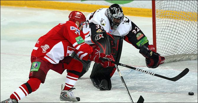 19 января 2011 года. Регулярный чемпионат КХЛ. Сокольники. "Спартак" - "Трактор" - 3:2. 19 января 2011 года. Регулярный чемпионат КХЛ. Сокольники. "Спартак" - "Трактор" - 3:2.
