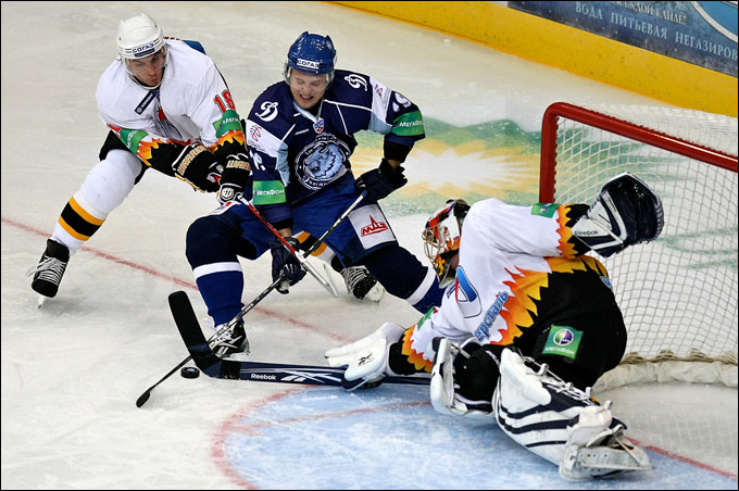 22 декабря 2012 года. Минск. Регулярный чемпионат ВХЛ. "Динамо" Мн — "Северсталь" — 3:4 (ПБ) 22 декабря 2012 года. Минск. Регулярный чемпионат ВХЛ. "Динамо" Мн — "Северсталь" — 3:4 (ПБ)