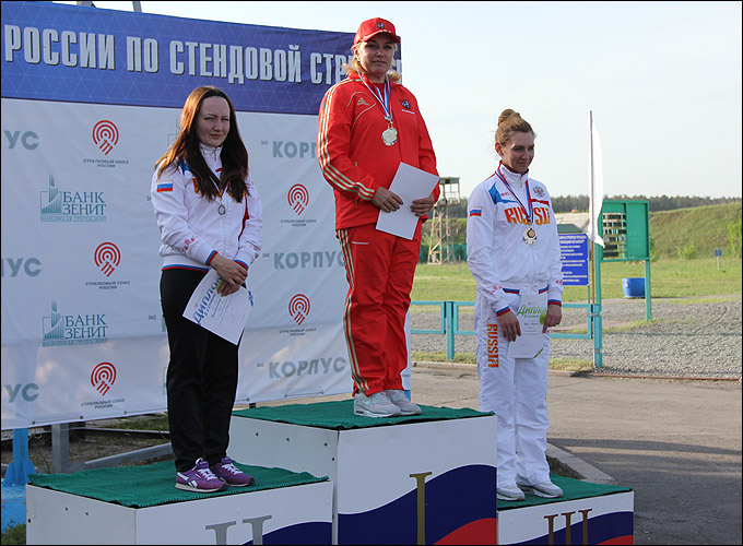 Ирина Ларичева на верхней ступени пьедестала почёта чемпионата России Ирина Ларичева на верхней ступени пьедестала почёта чемпионата России