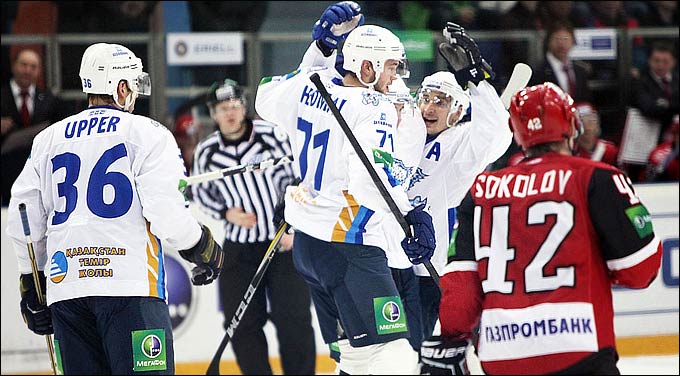 25 ноября 2012 года. Екатеринбург. Регулярный чемпионат КХЛ. "Автомобилист" — "Барыс" — 4:5 ОТ 25 ноября 2012 года. Екатеринбург. Регулярный чемпионат КХЛ. "Автомобилист" — "Барыс" — 4:5 ОТ