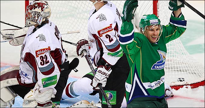 25 ноября 2012 года. Уфа. Регулярный чемпионат КХЛ. "Салават Юлаев" — "Динамо" (Рига) – 7:3 25 ноября 2012 года. Уфа. Регулярный чемпионат КХЛ. "Салават Юлаев" — "Динамо" (Рига) – 7:3