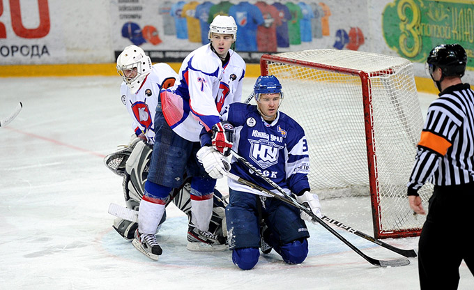 26 декабря 2011 года. Орск. Регулярный чемпионат КХЛ. "Южный Урал" — "Кристалл" — 4:1 26 декабря 2011 года. Орск. Регулярный чемпионат КХЛ. "Южный Урал" — "Кристалл" — 4:1