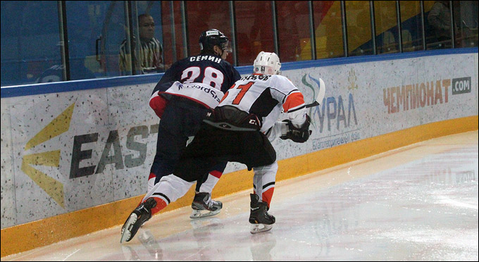 2 октября 2012 года. Красноярск. Регулярный чемпионат ВХЛ. "Сокол" — "Ермак" — 4:5 (ОТ) 2 октября 2012 года. Красноярск. Регулярный чемпионат ВХЛ. "Сокол" — "Ермак" — 4:5 (ОТ)