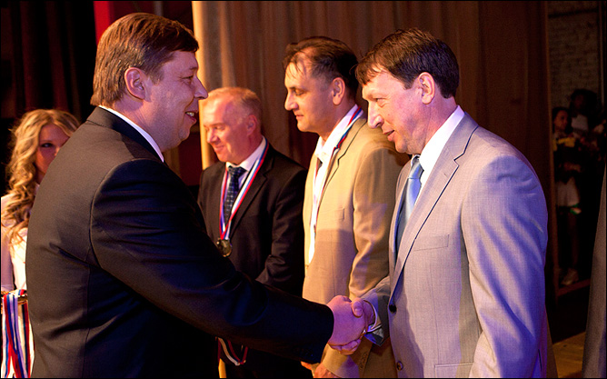 ХК "Нефтяник" ХК "Нефтяник"