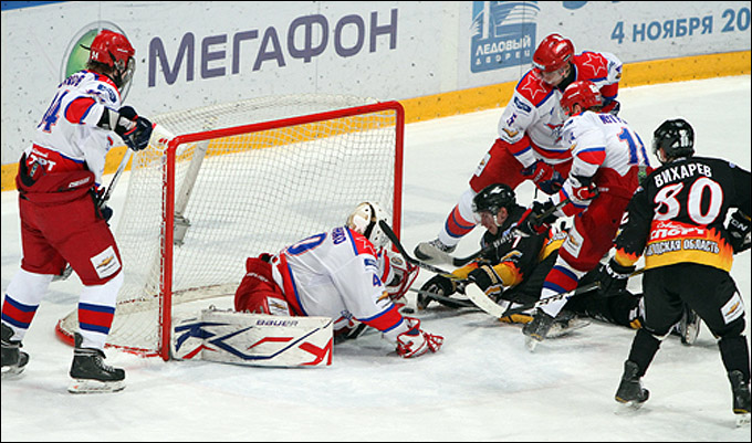27 марта 2012 года. Череповец. Плей-офф чемпионата МХЛ. 1/4 финала. "Алмаз" — "Красная Армия" — 3:5 27 марта 2012 года. Череповец. Плей-офф чемпионата МХЛ. 1/4 финала. "Алмаз" — "Красная Армия" — 3:5