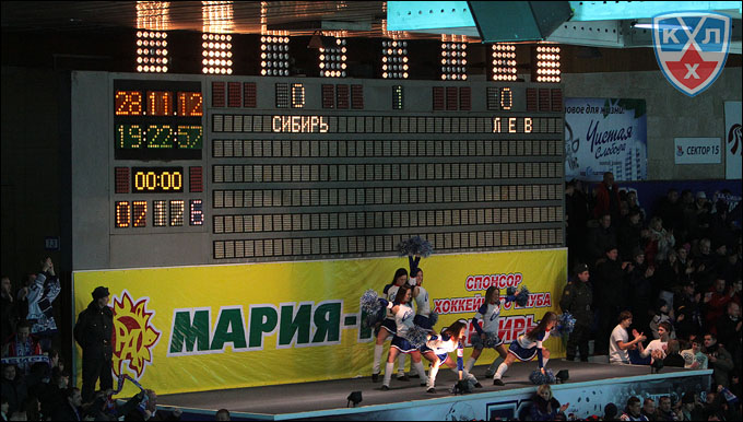 28 ноября 2012 года. Новосибирск. Регулярный чемпионат КХЛ. "Сибирь" — "Лев" — 2:1 28 ноября 2012 года. Новосибирск. Регулярный чемпионат КХЛ. "Сибирь" — "Лев" — 2:1
