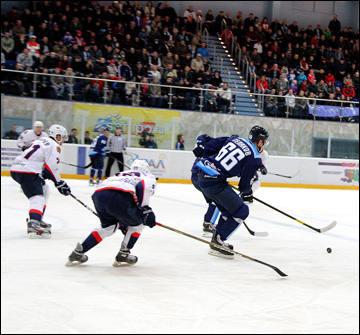 14 октября 2012 года. Кондопога. Регулярный чемпионат ВХЛ. ХК ВМФ — "Сокол" — 2:1 14 октября 2012 года. Кондопога. Регулярный чемпионат ВХЛ. ХК ВМФ — "Сокол" — 2:1