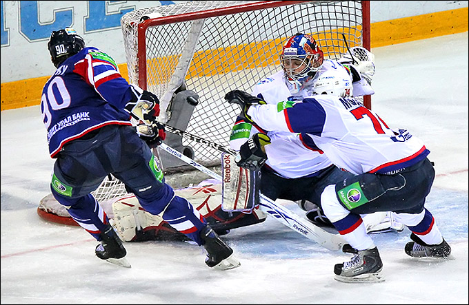 1 февраля 2012 года. Магнитогорск. Регулярный чемпионат КХЛ. "Металлург" (Магнитогорск) — СКА — 4:3 1 февраля 2012 года. Магнитогорск. Регулярный чемпионат КХЛ. "Металлург" (Магнитогорск) — СКА — 4:3