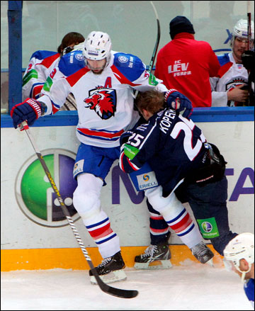 28 ноября 2012 года. Новосибирск. Регулярный чемпионат КХЛ. "Сибирь" — "Лев" — 2:1 28 ноября 2012 года. Новосибирск. Регулярный чемпионат КХЛ. "Сибирь" — "Лев" — 2:1