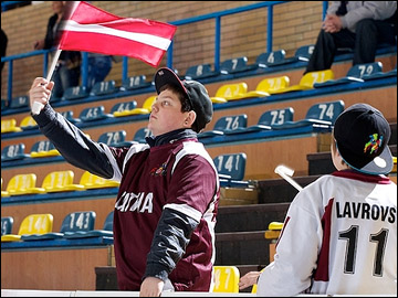20 апреля 2012 года. Зноймо. Юниорский чемпионат мира. Утешительный турнир. Чехия — Латвия — 7:4 20 апреля 2012 года. Зноймо. Юниорский чемпионат мира. Утешительный турнир. Чехия — Латвия — 7:4