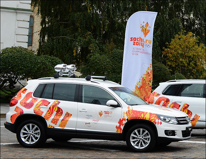Специально для эстафеты олимпийского огня Volkswagen Tiguan оборудовали специальными звукоусилительными комплексами Специально для эстафеты олимпийского огня Volkswagen Tiguan оборудовали специальными звукоусилительными комплексами