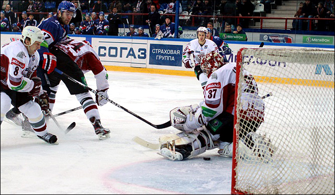 29 ноября 2011 года. Новосибирск. Регулярный чемпионат КХЛ. "Сибирь" — "Динамо" (Рига) – 5:3 29 ноября 2011 года. Новосибирск. Регулярный чемпионат КХЛ. "Сибирь" — "Динамо" (Рига) – 5:3