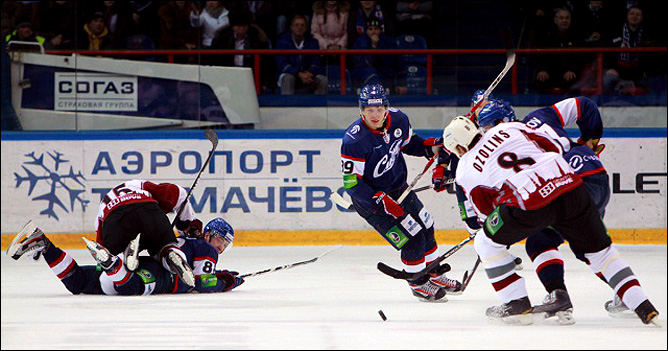 29 ноября 2011 года. Новосибирск. Регулярный чемпионат КХЛ. "Сибирь" — "Динамо" (Рига) – 5:3 29 ноября 2011 года. Новосибирск. Регулярный чемпионат КХЛ. "Сибирь" — "Динамо" (Рига) – 5:3