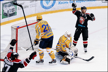 14 сентября 2013 года. Тюмень. Регулярный чемпионат ВХЛ. "Рубин" — "Дизель" — 2:3 (ПБ) 14 сентября 2013 года. Тюмень. Регулярный чемпионат ВХЛ. "Рубин" — "Дизель" — 2:3 (ПБ)