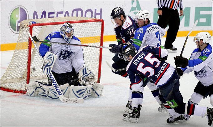 28 ноября 2012 года. Нижний Новгород. Регулярный чемпионат КХЛ. "Торпедо" — "Нефтехимик" — 3:4 28 ноября 2012 года. Нижний Новгород. Регулярный чемпионат КХЛ. "Торпедо" — "Нефтехимик" — 3:4