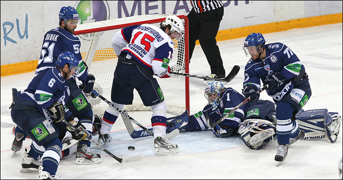1 апреля 2012 года. Лужники. Плей-офф чемпионата КХЛ. 1/2 финала. "Динамо" (Москва) — СКА — 3:1 1 апреля 2012 года. Лужники. Плей-офф чемпионата КХЛ. 1/2 финала. "Динамо" (Москва) — СКА — 3:1