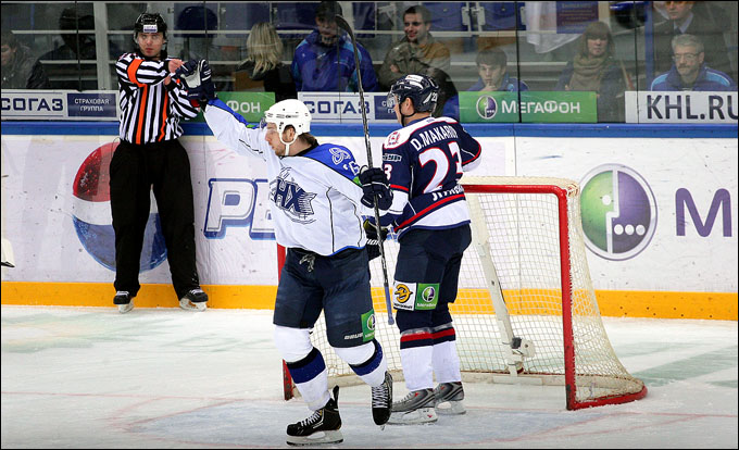 28 ноября 2012 года. Нижний Новгород. Регулярный чемпионат КХЛ. "Торпедо" — "Нефтехимик" — 3:4 28 ноября 2012 года. Нижний Новгород. Регулярный чемпионат КХЛ. "Торпедо" — "Нефтехимик" — 3:4