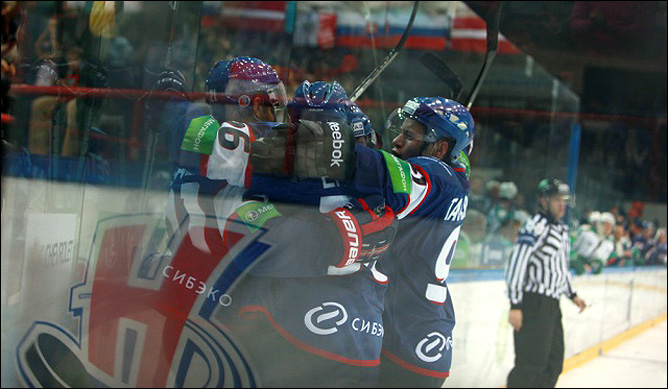21 сентября 2011 года. Новосибирск. Регулярный чемпионат КХЛ. "Сибирь" — "Салават Юлаев" — 5:4 21 сентября 2011 года. Новосибирск. Регулярный чемпионат КХЛ. "Сибирь" — "Салават Юлаев" — 5:4