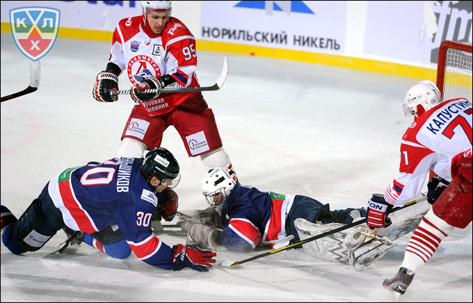 17 февраля 2012 года. Красноярск. Регулярный чемпионат ВХЛ. "Русская Классика". "Сокол" — "Локомотив" — 2:3 17 февраля 2012 года. Красноярск. Регулярный чемпионат ВХЛ. "Русская Классика". "Сокол" — "Локомотив" — 2:3