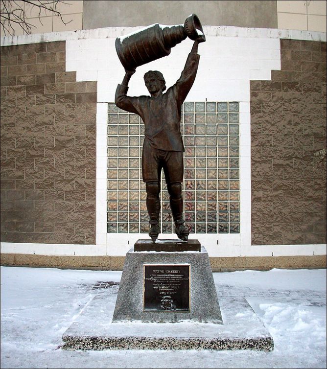 Великий в бронзе. Великий в бронзе.
