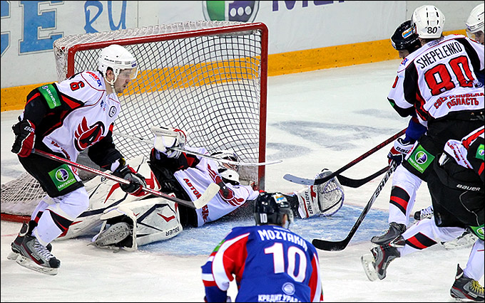 7 января 2012 года. Магнитогорск. Регулярный чемпионат КХЛ. "Металлург" (Магнитогорск) — "Автомобилист" — 4:0 7 января 2012 года. Магнитогорск. Регулярный чемпионат КХЛ. "Металлург" (Магнитогорск) — "Автомобилист" — 4:0