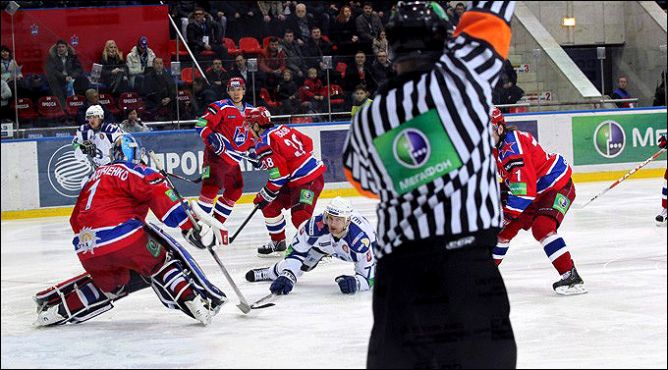 28 января 2011 года. Регулярный чемпионат КХЛ. Москва. ЦСКА - "Динамо" М - 4:5. 28 января 2011 года. Регулярный чемпионат КХЛ. Москва. ЦСКА - "Динамо" М - 4:5.