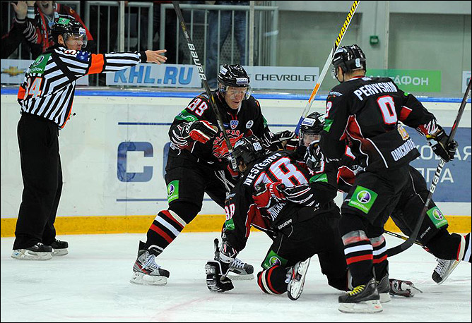 22 сентября 2011 года. Омск. Регулярный чемпионат КХЛ. "Авангард" — "Северсталь" — 5:2 22 сентября 2011 года. Омск. Регулярный чемпионат КХЛ. "Авангард" — "Северсталь" — 5:2