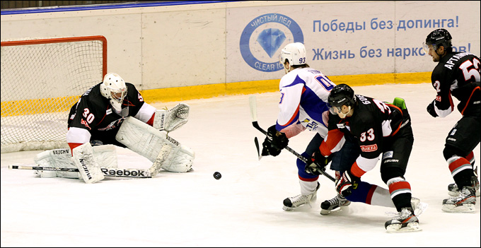 4 ноября 2012 года. Челябинск. Регулярный чемпионат ВХЛ. "Челмет" — "Кристалл" — 2:1 4 ноября 2012 года. Челябинск. Регулярный чемпионат ВХЛ. "Челмет" — "Кристалл" — 2:1