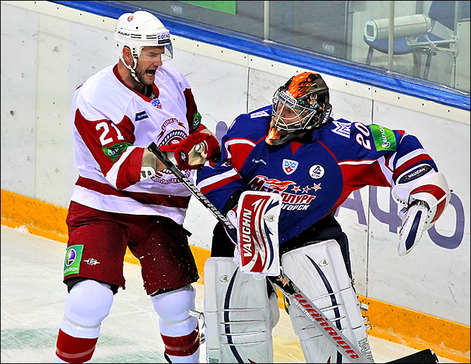 22 сентября 2011 года. Магнитогорск. Регулярный чемпионат КХЛ. "Металлург" Мг — "Витязь" 22 сентября 2011 года. Магнитогорск. Регулярный чемпионат КХЛ. "Металлург" Мг — "Витязь"