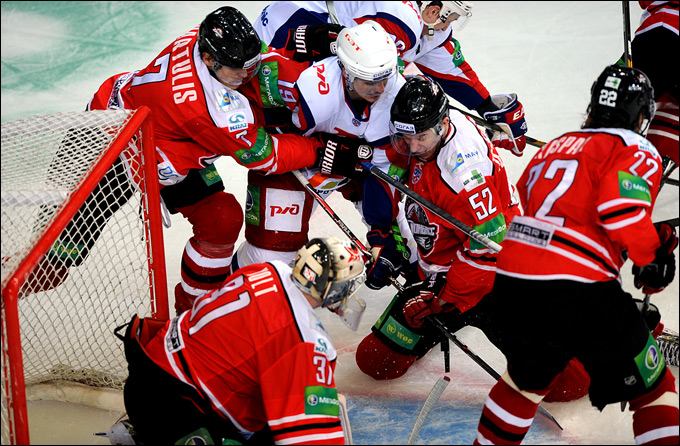 20 января 2013 года. Донецк. Регулярный чемпионат КХЛ. "Донбасс" — "Локомотив" — 3:4 20 января 2013 года. Донецк. Регулярный чемпионат КХЛ. "Донбасс" — "Локомотив" — 3:4