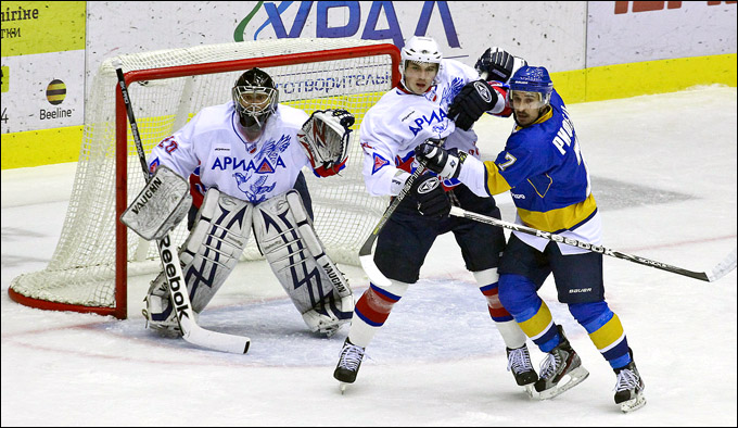 5 октября 2012 года. Усть-Каменогорск. Регулярный чемпионат ВХЛ. "Казцинк-Торпедо" — "Ариада-Акпарс" — 5:6 5 октября 2012 года. Усть-Каменогорск. Регулярный чемпионат ВХЛ. "Казцинк-Торпедо" — "Ариада-Акпарс" — 5:6
