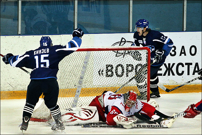 15 ноября 2012 года. Воронеж. Регулярный чемпионат ВХЛ. "Буран" — "Локомотив" — 3:1 15 ноября 2012 года. Воронеж. Регулярный чемпионат ВХЛ. "Буран" — "Локомотив" — 3:1